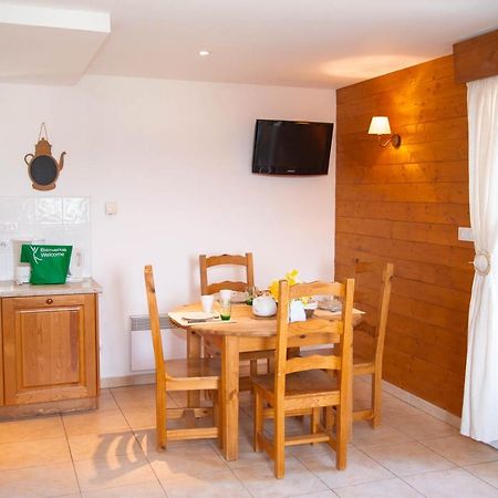 Village De Gites Les Chalets De L'Aubrac 오몽오브락 외부 사진