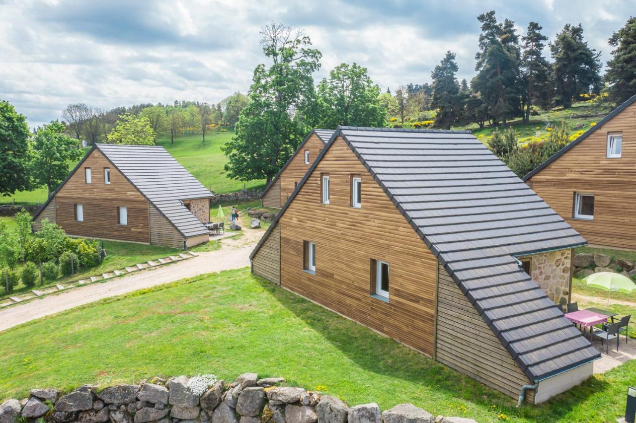 Village De Gites Les Chalets De L'Aubrac 오몽오브락 외부 사진