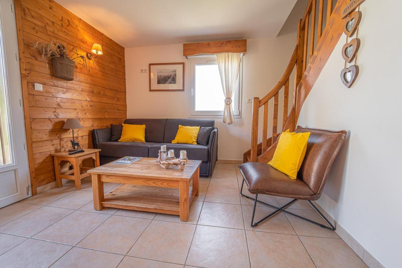 Village De Gites Les Chalets De L'Aubrac 오몽오브락 외부 사진