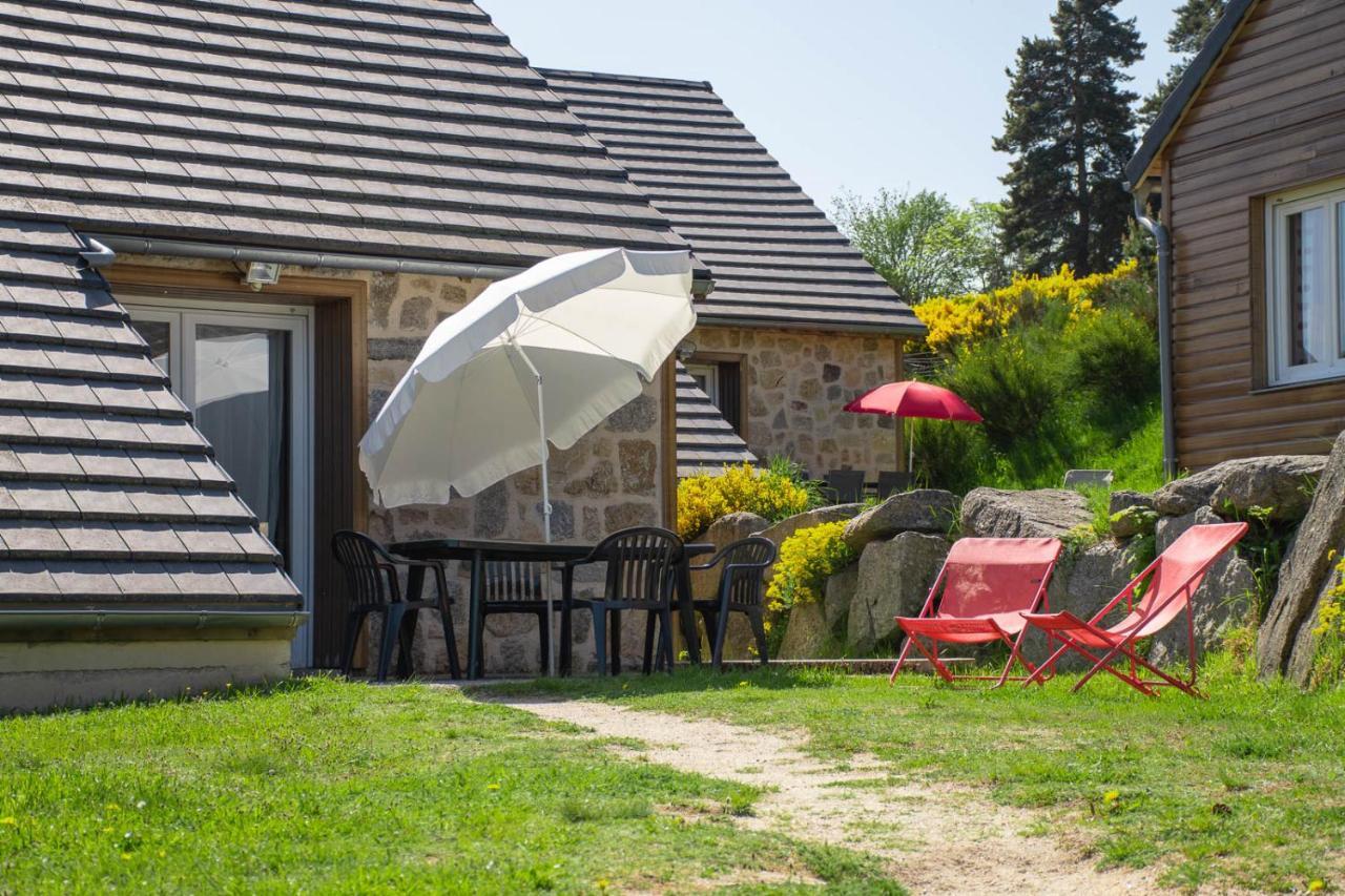 Village De Gites Les Chalets De L'Aubrac 오몽오브락 외부 사진