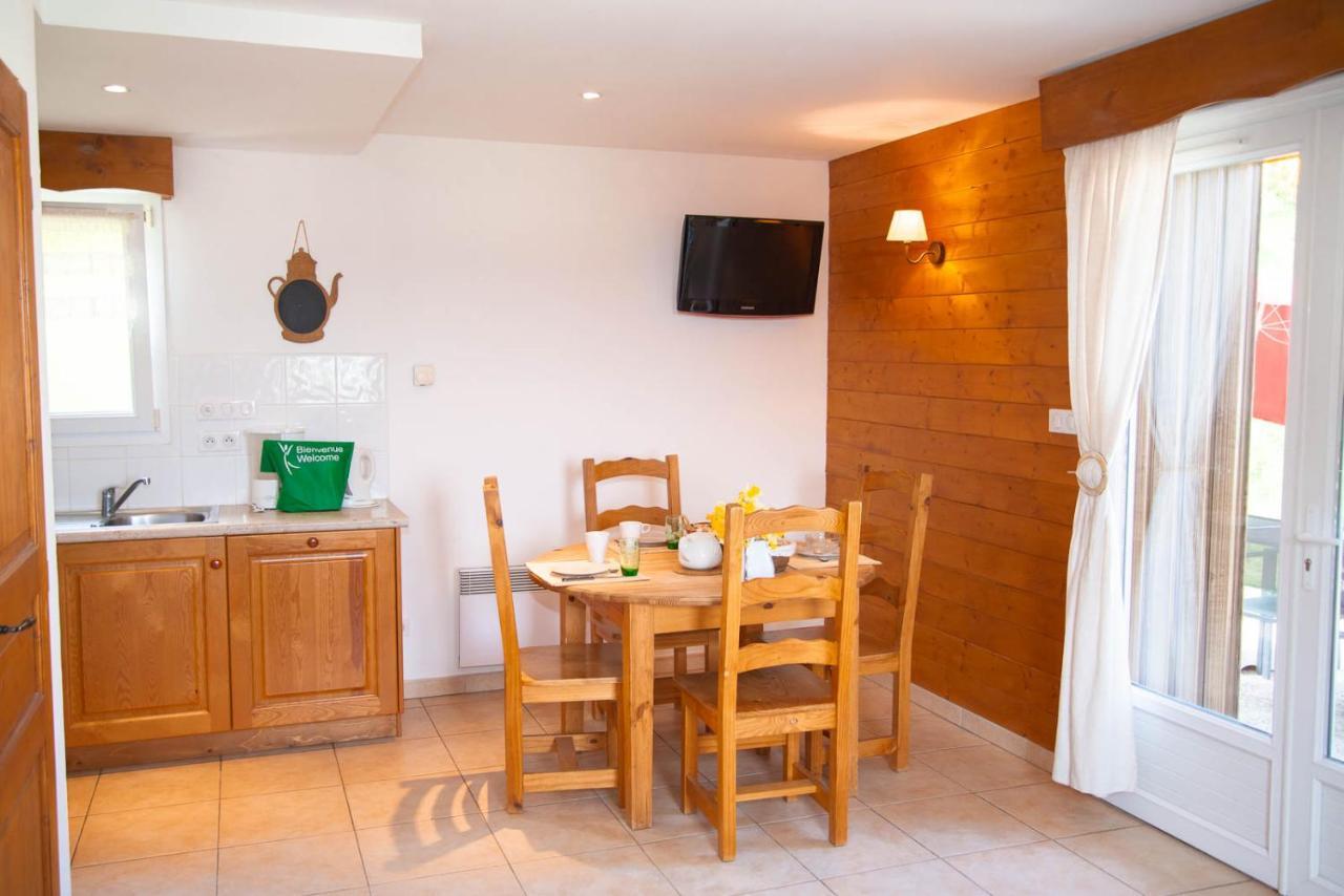 Village De Gites Les Chalets De L'Aubrac 오몽오브락 외부 사진