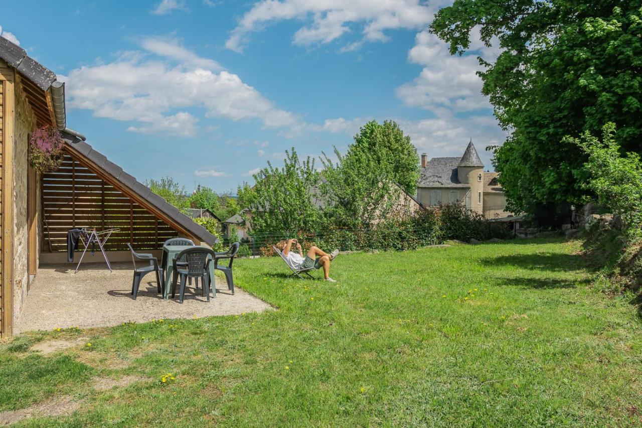 Village De Gites Les Chalets De L'Aubrac 오몽오브락 외부 사진